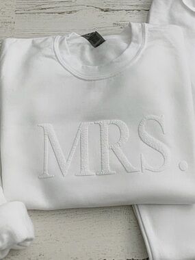 White 'MRS.' Embroidered Sweatshirt